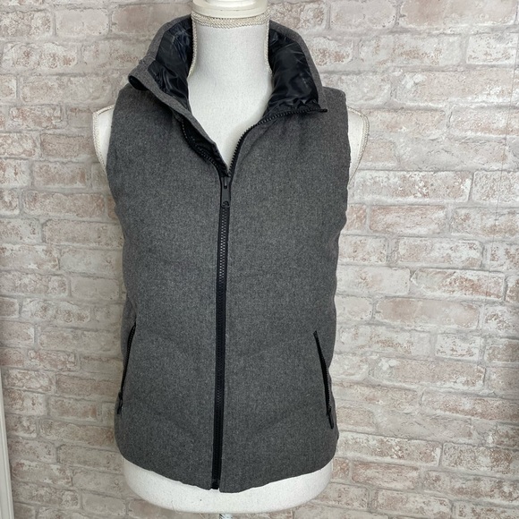 GAP Jackets & Blazers - Gap gray puffer vest size XS.